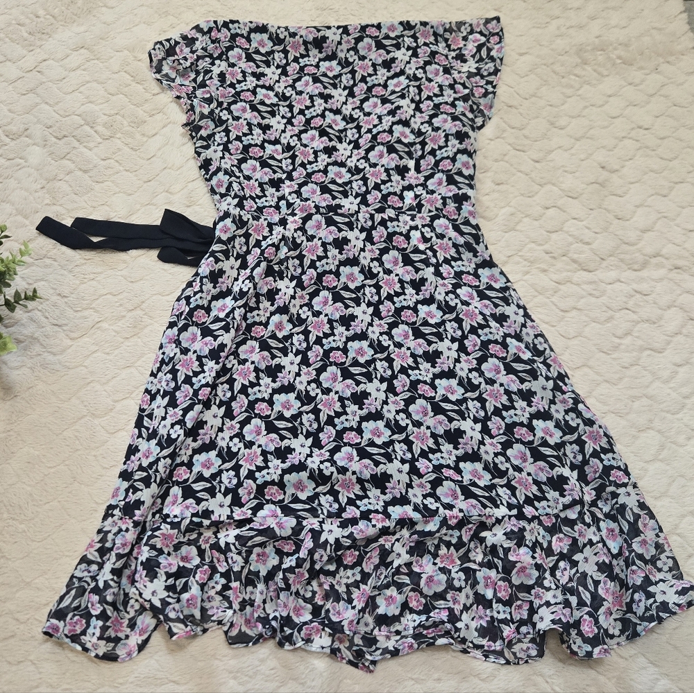 Banana Republic Navy-Blue Floral Faux-Wrap Ruffle Short Sleeve Dress, Size 6 - Picture 6 of 9